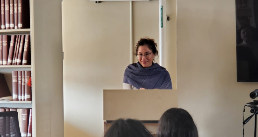 Guadalupe Nettel imparte conferencia sobre literatura en UCLA