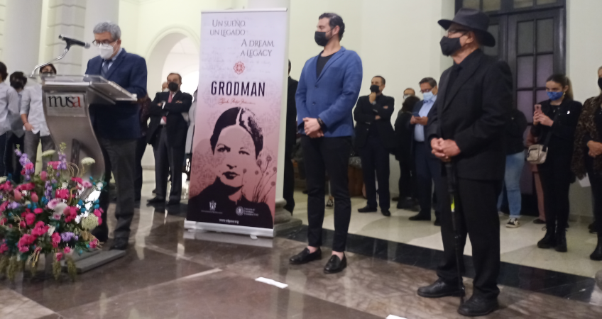 El arte abstracto de Héctor Navarro es promovido desde el MUSA por el Legado Grodman